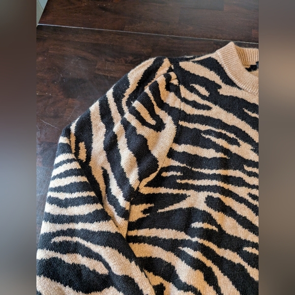 City Chic Zebra Print Sweater w/ Puff Sleeve, Women's L/20, So Soft! - Picture 2 of 5